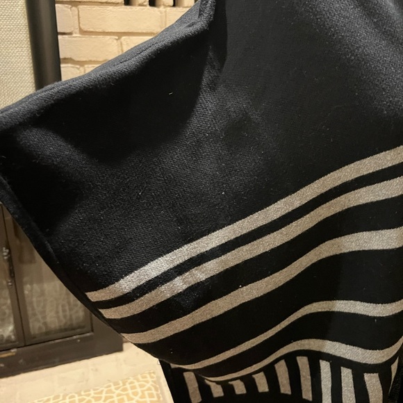 Fall and Winter Stylish Poncho Vest - Picture 8 of 12